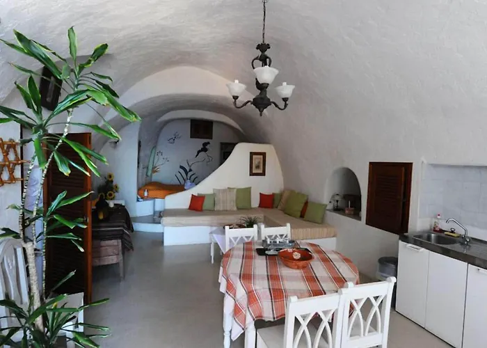 Kavalari - Adults Only Fira (Santorini)