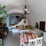 Kavalari - Adults Only Fira (Santorini)