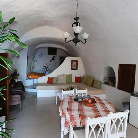 Kavalari - Adults Only Fira (Santorini)